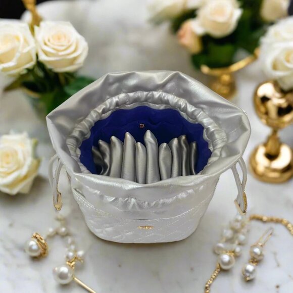 PurseN Ultra Jewelry Case – Silver Quilted Drawstring (Oprah’s Favorite 2021) - Picture 3 of 13